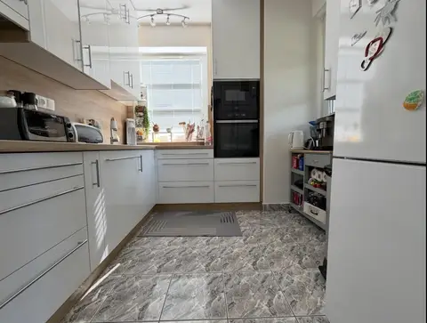 Homoktövis lakókertben lakás eladó